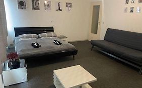 Ein Helles Und Geraeumiges Zimmer Am Bremer Hauptbahnhof.